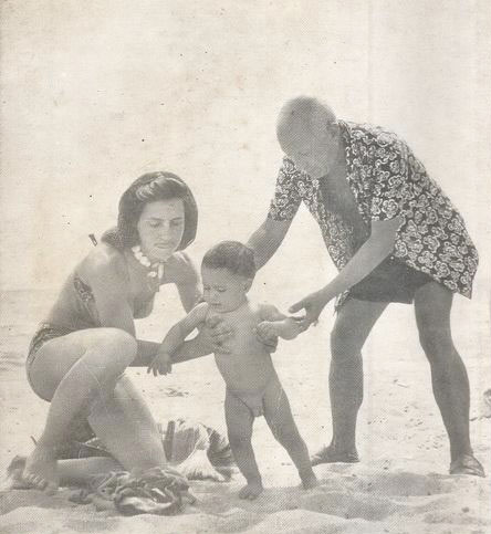 Françoise Gilot y Picasso junto a su hijo