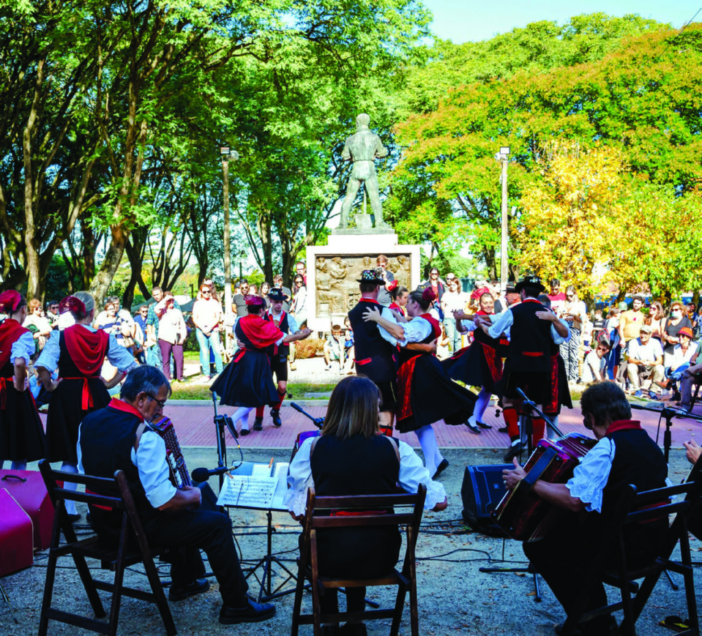 Evento tradicional en plaza Doroteo García.