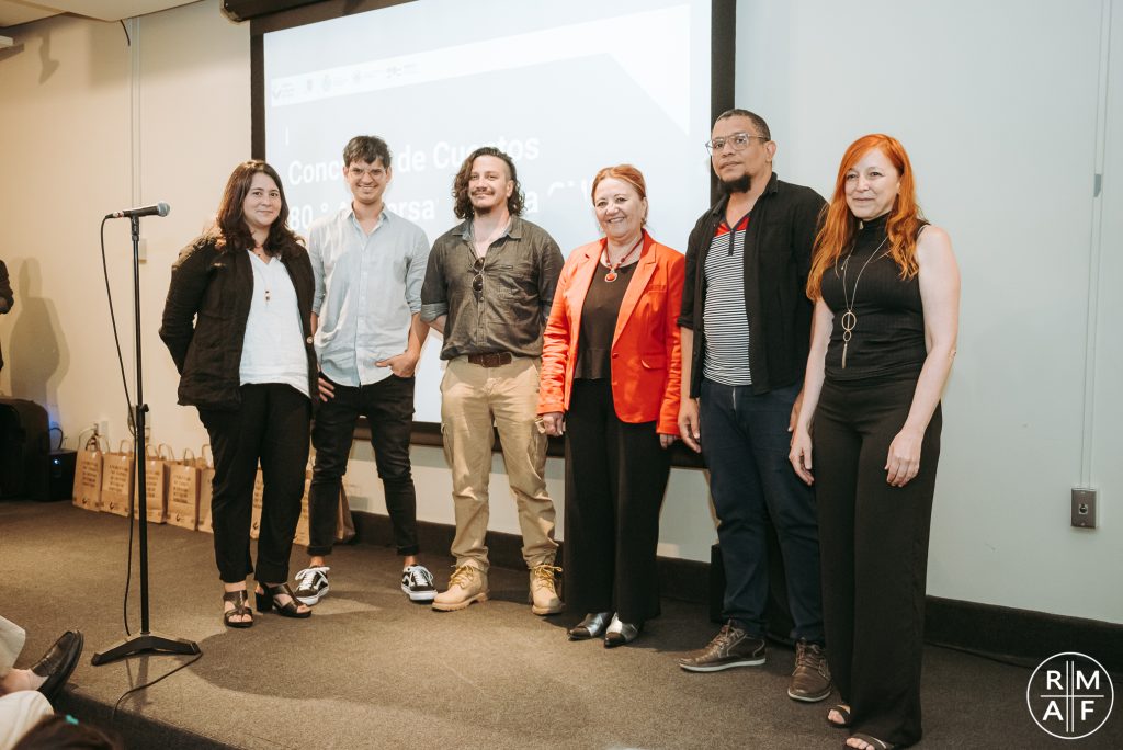 Y algunos de los finalistas: Martín Girona, Sebastián Miguez, Carmen Rodríguez, Eldys Baratute y Mariana Casares. Foto por Reinaldo Altamirano